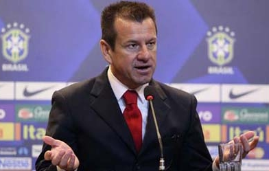 Vừa trở lại ĐT Brazil, HLV Dunga đã có quyết định gây sốc