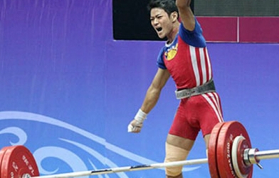 Trước thềm Asiad 2014, VĐV Thạch Kim Tuấn nhận liều 'doping' lớn