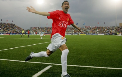 Chi hơn 60 triệu euro, Di Maria gần Old Trafford hơn bao giờ hết