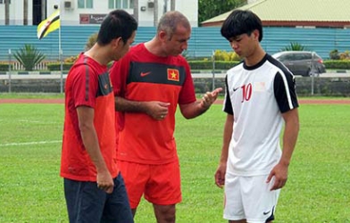 HLV Graechen “nhắc nhở” Công Phượng trước trận gặp U19 Indonesia