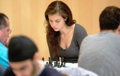 Ngắm nhan sắc tuyệt trần của nữ kỳ thủ 19 tuổi