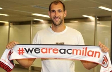 AC Milan xác nhận bộ đôi tân binh