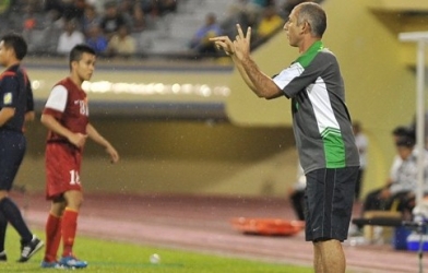 HLV Guillaume: 'Trọng tài không muốn U19 Việt Nam chiến thắng'