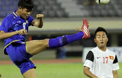 VIDEO: U19 Việt Nam bầm dập sau màn kungfu của U19 Thái Lan