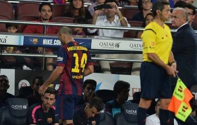 Mèo đen vào sân đem điềm xui đến cho Javier Mascherano