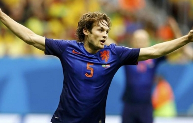 Đánh quả cuối, Man Utd giật Daley Blind trước khi kỳ CN đóng cửa