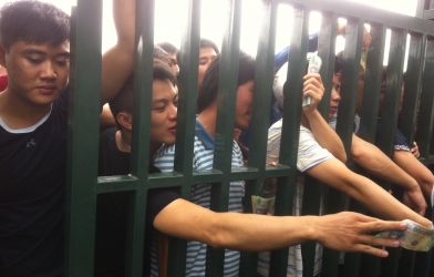 Vé U19 Việt Nam - U19 Australia: Đắt như 'tôm tươi'