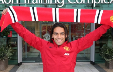 Falcao vừa đến, Van Persie và Rooney đã cuống cuồng lo giữ vị trí