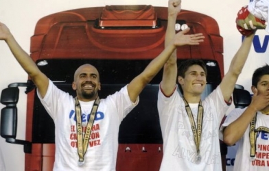 Marcos Rojo được Juan Veron khuyên nhủ khi tới Man United