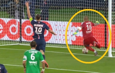 VIDEO: Thủ môn phản lưới khó tin trong chiến thắng 5 sao của PSG
