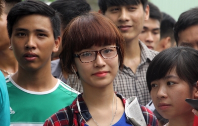 VIDEO: NHM xếp hàng mua vé trận U19 Việt Nam - U19 Nhật Bản