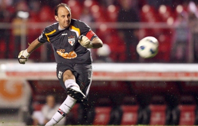 VIDEO: Thủ môn huyền thoại ghi bàn thắng thứ 120 trong sự nghiệp