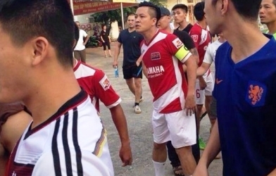 Thực hư tin đồn Tuấn Hưng đánh nhau trên sân phủi