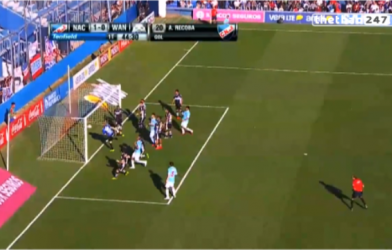 VIDEO: Siêu phẩm đá phạt góc thành bàn như David Beckham