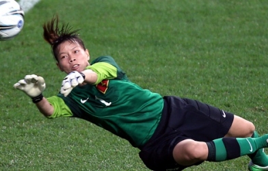 “Người nhện” Kiều Trinh gây ấn tượng mạnh trong trận thua Nhật Bản