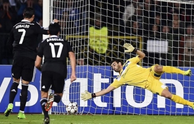 Ludogorets 1-2 Real: Toát mồ hôi hột