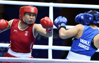 VIDEO: Nữ võ sỹ Ấn Độ từ chối nhận huy chương vì bị chủ nhà xử ép