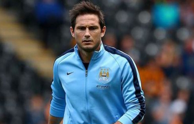 Frank Lampard muốn ở lại Man City