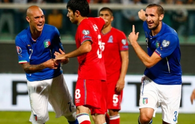 Tiền đạo yếu kém, Italia nhờ trung vệ đánh bại Azerbaijan
