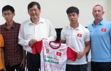 Đại sứ quán VN tại Myanmar đến tham ĐT U19 trước trận gặp Trung Quốc