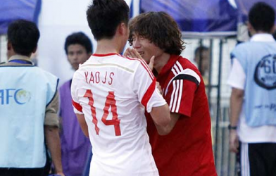 Cầu thủ U19 Trung Quốc khóc nức nở sau trận hòa Viêt Nam
