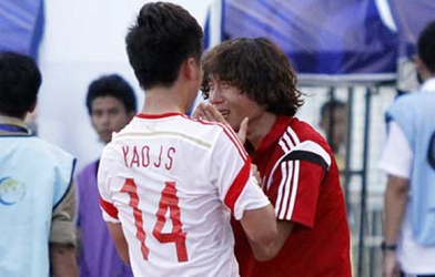 VIDEO: Cầu thủ Trung Quốc khóc nức nở sau trận hòa 'hú vía' với U19 Việt Nam
