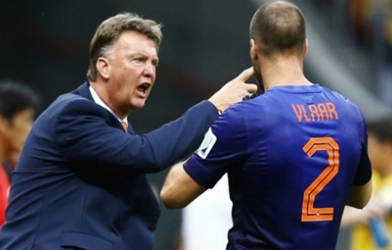 Aston Villa ra điều kiện cho Man Utd vụ Ron Vlaar