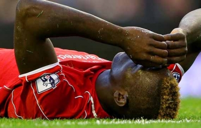 VIDEO: Balotelli liên tiếp thất bại trước khung thành Hull City