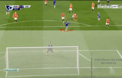 VIDEO: Pha cứu thua không tưởng của De Gea khi đối mặt Hazard