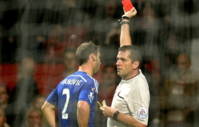 VIDEO: Phút 90+3, Ivanovic bị truất quyền thi đấu sau khi nhận thẻ vàng thứ 2