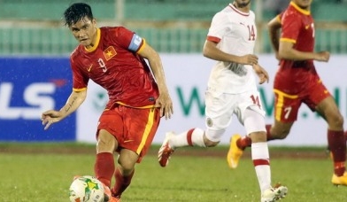 Khán giả và BHL bàng hoàng trước pha bỏ lỡ khó tin của Công Vinh