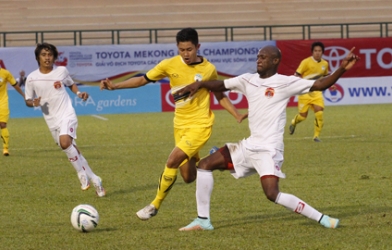 Thua trên chấm 11 mét, quân bầu Đức hết cửa vô địch