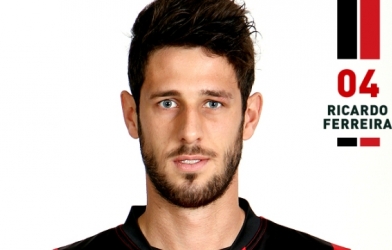 Treo giò 50 năm vì sút bóng vào mặt trọng tài