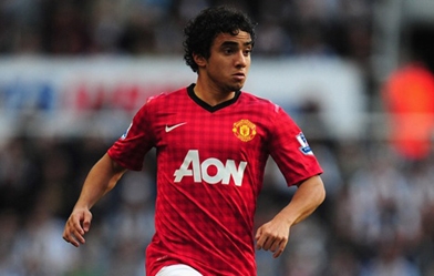 HLV Van Gaal lý giải việc không sử dụng Rafael da Silva