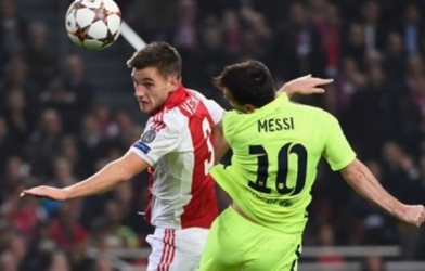 VIDEO: Phút 36 - Messi mở tỷ số trận đấu (Ajax 0-1 Barcelona)