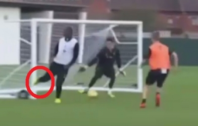 VIDEO: Siêu phẩm đánh gót làm bàn ảo diệu của Balotelli