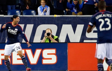 Không ngừng ghi bàn, Lee Nguyễn giúp New England vào chung kết MLS