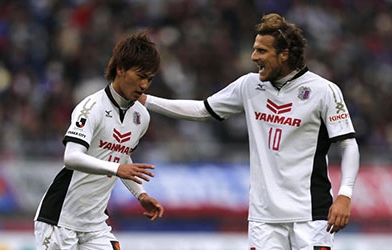 Các đối thủ của Công Phượng giá bao nhiêu?