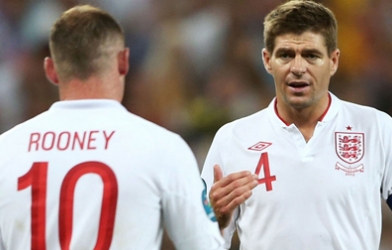 Steven Gerrard ghen tị với Wayne Rooney
