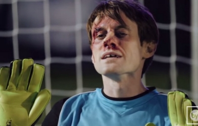 VIDEO: Thủ môn lãnh trọn 5 cú sút phạt đền... vào mặt