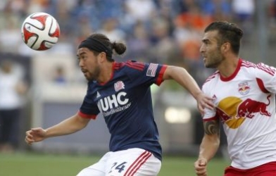 Lee Nguyễn giúp New England hạ đội bóng của Henry ở CK MLS Cup
