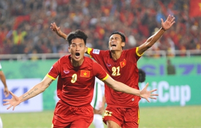 Đội bóng hàng đầu Indonesia muốn mua Công Vinh, Văn Quyết