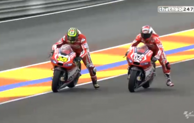 Video đua xe MotoGP 2014: Những cú vượt ấn tượng ở chặng đua Valencia 2014
