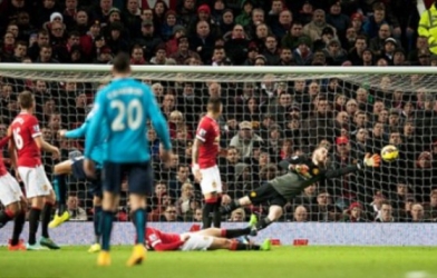 VIDEO: Phút 39' - Nzonzi gỡ hòa 1-1 cho Stoke