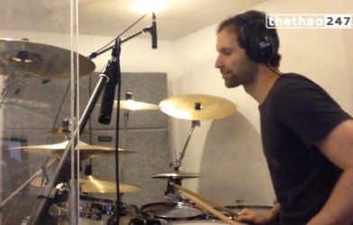 VIDEO: Petr Cech lại gây sốt với bản drum cover Best of You của Foo Fighter