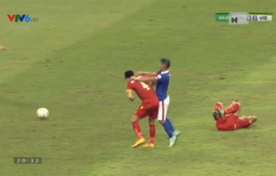 VIDEO: Phút 70' - Safiq Rahim chơi xấu với trung vệ Tiến Thành