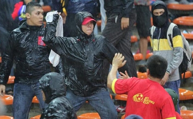 Án phạt đầu tiên dành cho CĐV Malaysia đánh CĐV Việt Nam