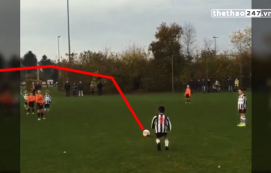 VIDEO: Con trai huyền thoại Patrick Kluivert đá phạt đẳng cấp