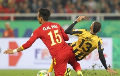 Hàng thủ Việt Nam chơi như mơ ngủ trước Malaysia