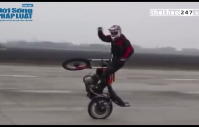 VIDEO: Đã mắt với màn nhảy Gangnam style trên mô tô phân khối lớn